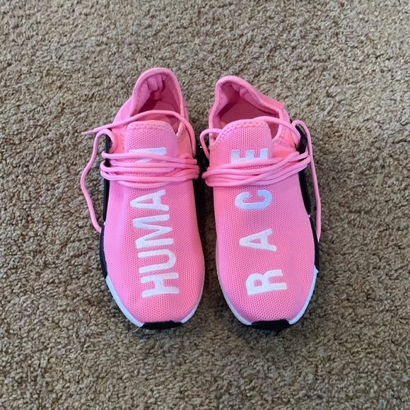 Shoes - New slide on sneakers